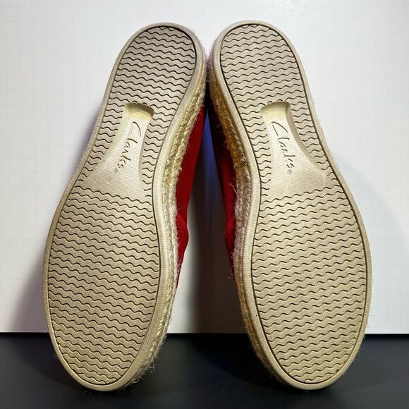 Womens CLARKS Collection Red Suede Slip On Comfort Shoes / Size 8.5M - Picture 8 of 9